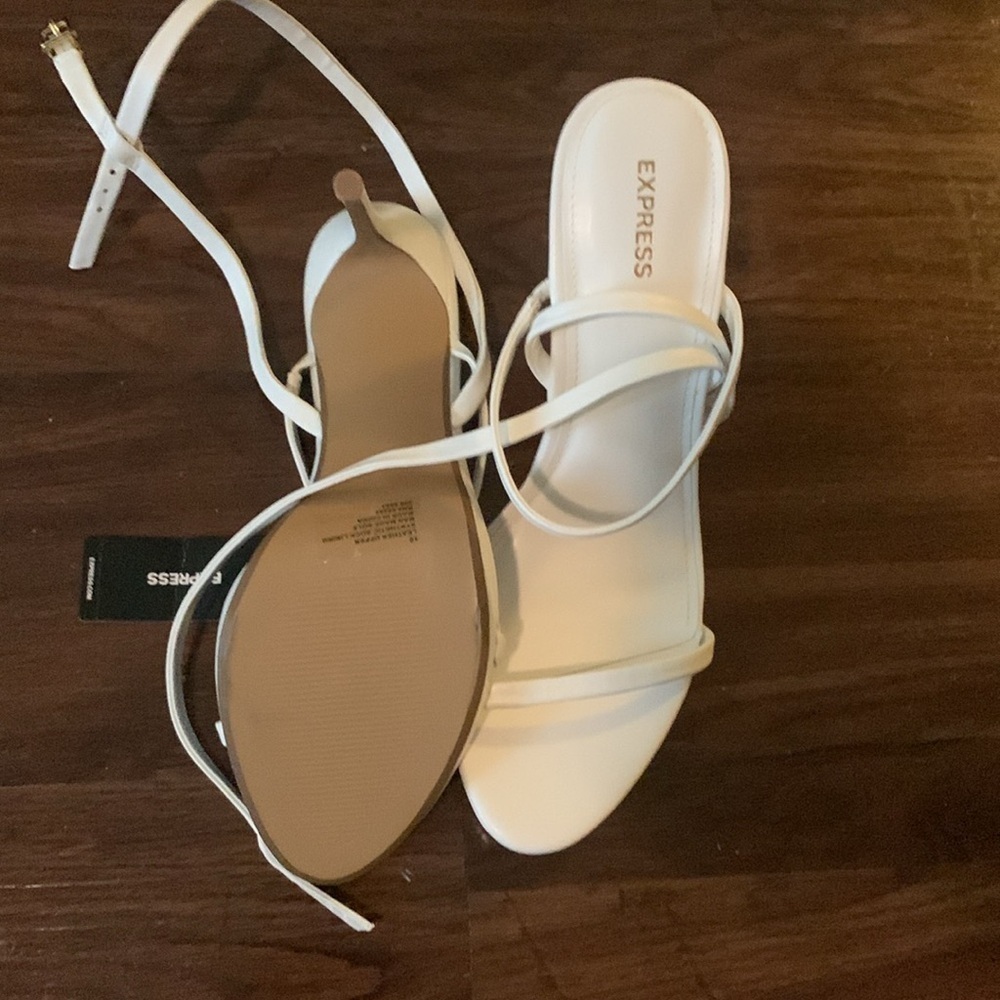 5/$25 Express white high heel loop toe sandal Size 10 NWT white - Picture 2 of 6